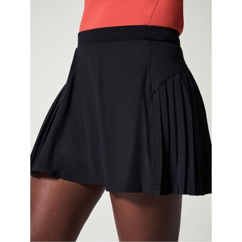 SPANX: THE GET MOVING PLEATED SKORT, 14" - VERY BLACK